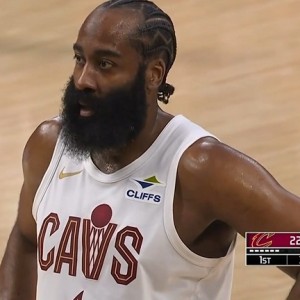 九游电脑版-着了你的道！八村塁防守时手臂高举 哈登瞅准时机挂到造三分犯规